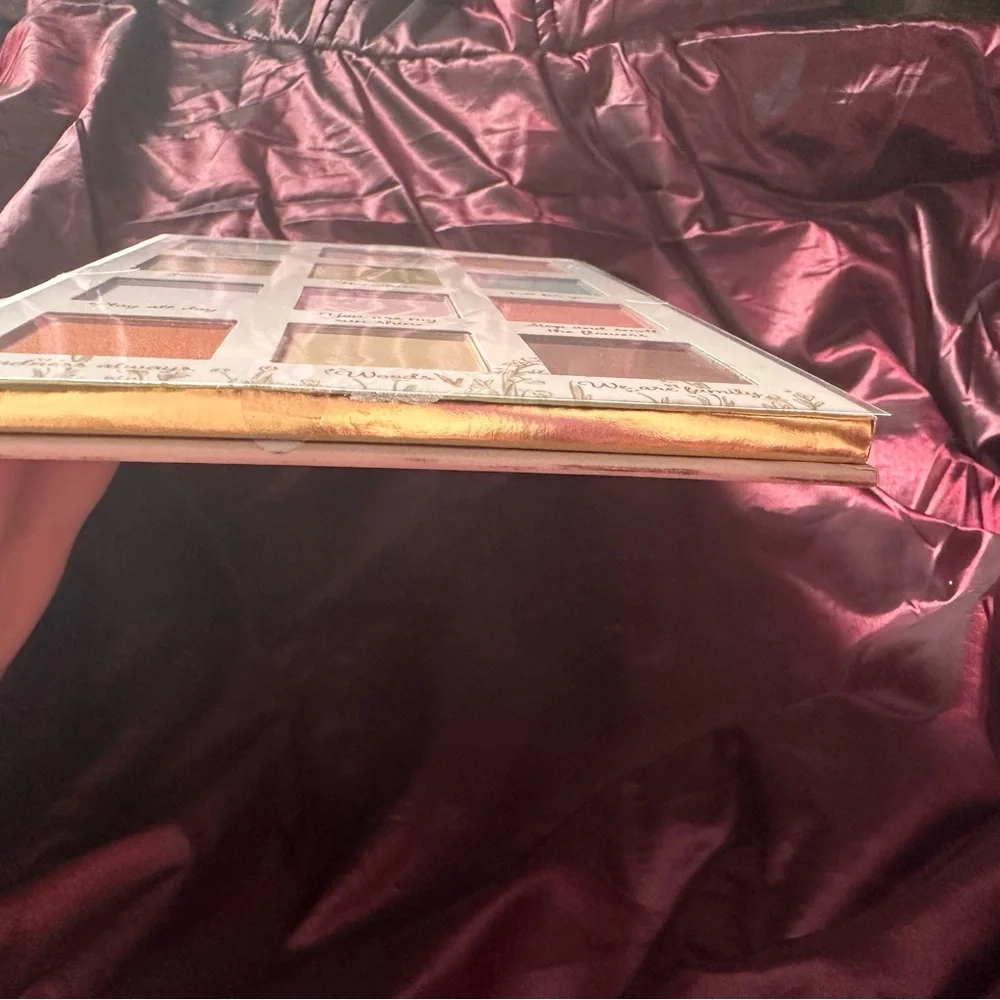 Disney Winnie the Pooh Eyeshadow Palette - Picture 8 of 10